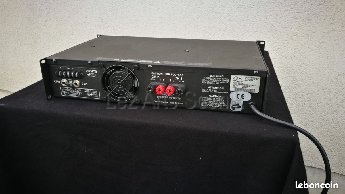 Superbe amplificateur professionnel QSC USA900 avec une sortie