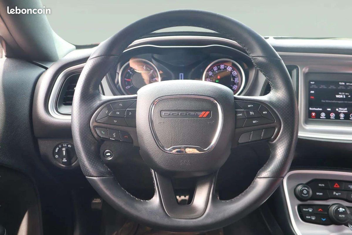 Dodge CHALLENGER SXT * V6 3.6 * 309 ch * AWD * Go Mango * CarPlay (image 14)