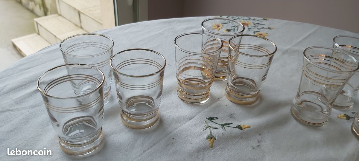15 petits verres anciens (image 2)