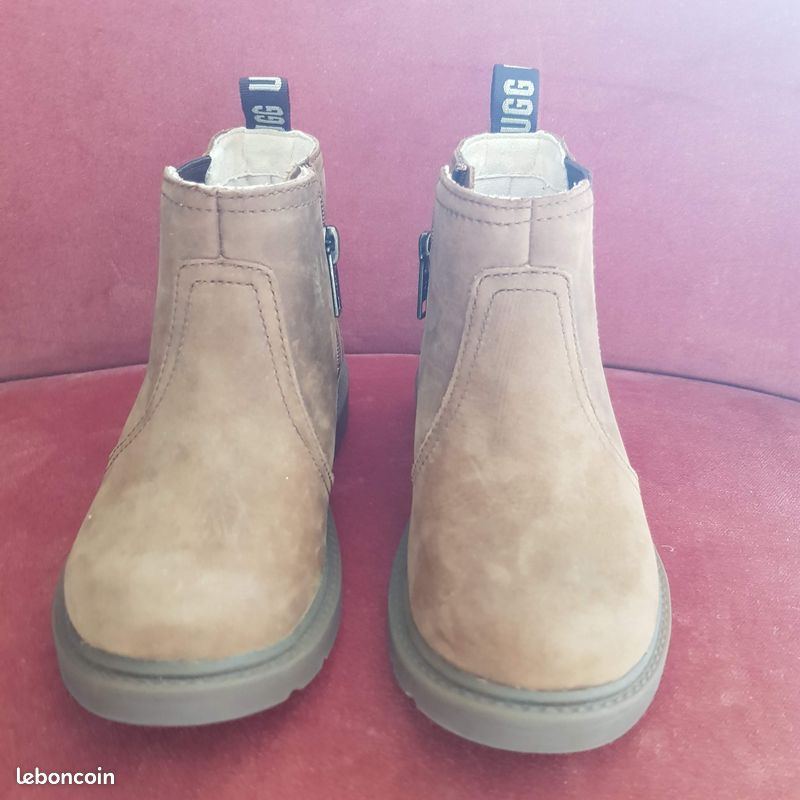 Bottines enfant UGG neuves (image 1)