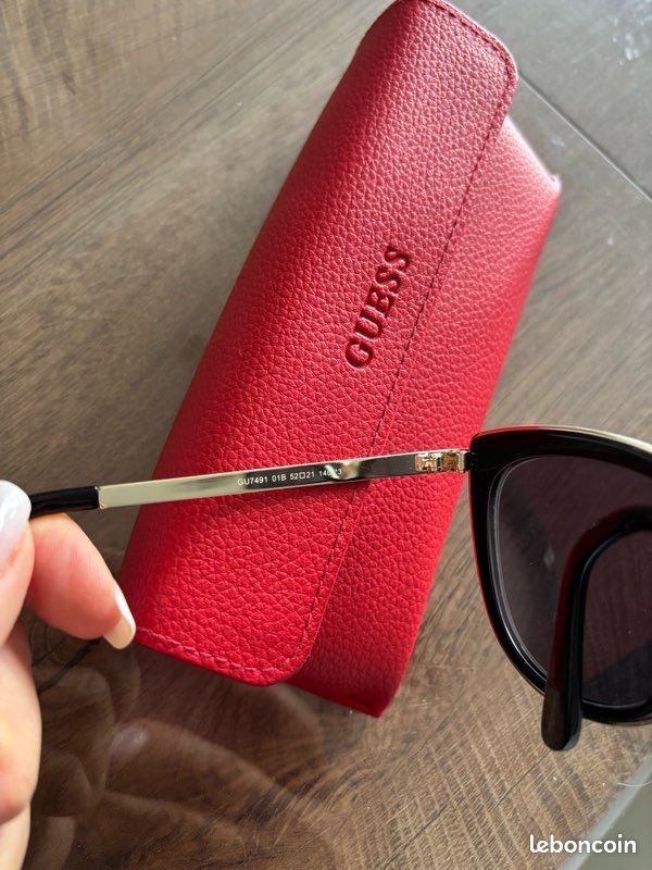 Lunettes De Soleil GUESS Rouge Pour Femme - Neuves Avec Étiquettes