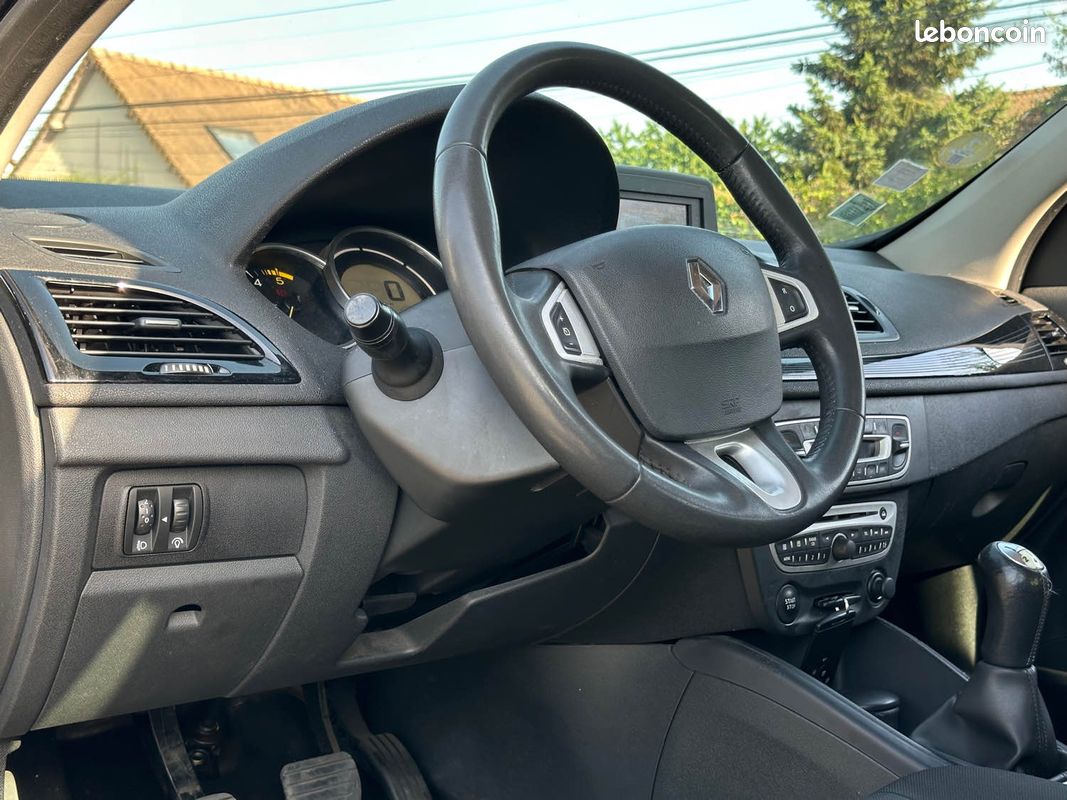 Renault meganeiii 1.5 dci authentique phase 2 2012 (image 7)
