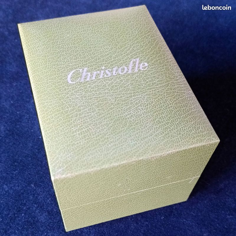 CHRISTOFLE : Timbale en métal argenté, modèle filet, H. 7 cm. On joint une timbale en
