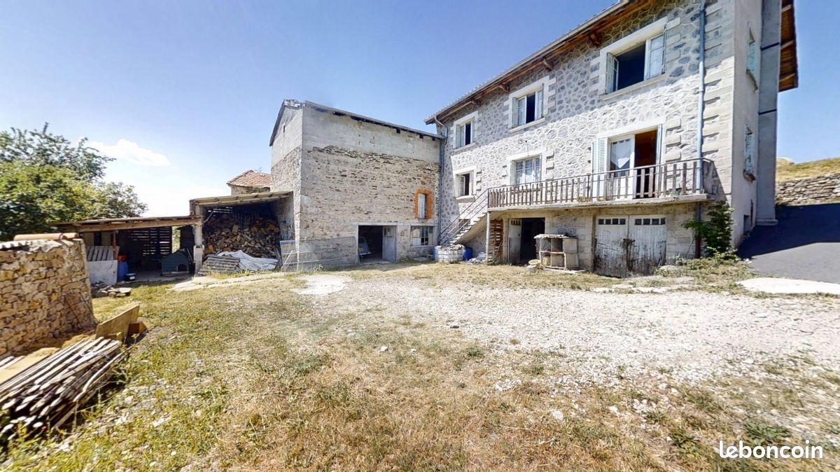 Maison 8 pièces 157 m² · à Riotord · 157 m² · 108 000 €