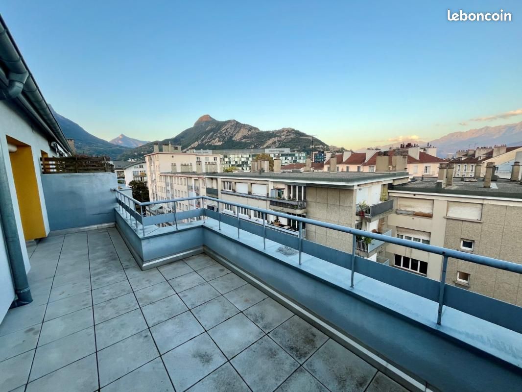 Appartement 3 pièces 65 m² · à Grenoble · 65 m² · 841 €