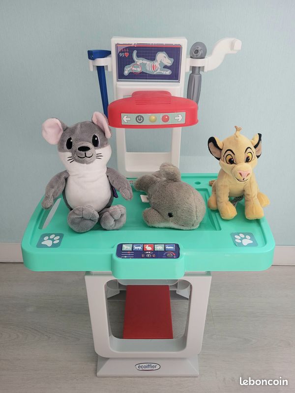 Petite clinique vétérinaire + 3 animaux peluches (image 1)