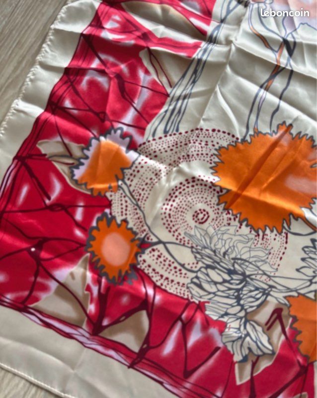 Foulard carré (image 2)