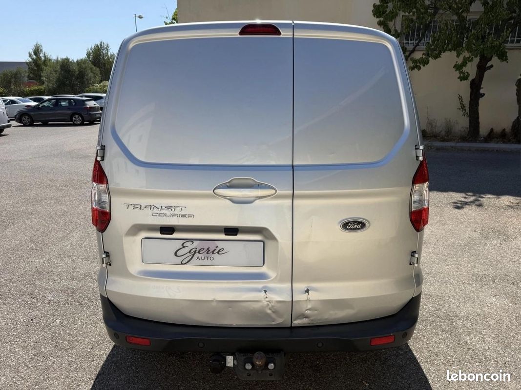 Ford Transit Courier 1.5 EcoBlue 100ch Carplay - Attelage - Pneus AR Neuf - Historique COMPLET (image 4)