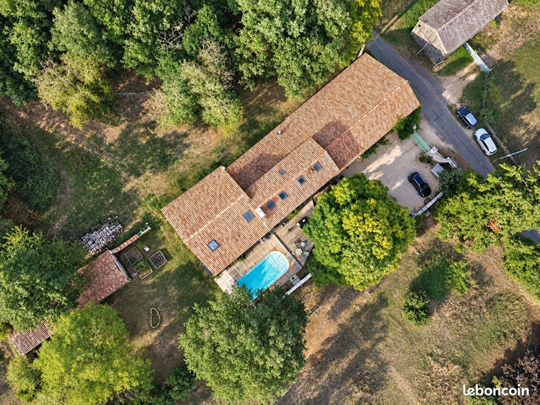 Maison 9 pièces 289 m² · à Lavoux · 289 m² · 736 000 €
