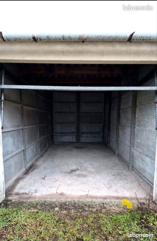 Garage / box fermé · à Montval-sur-Loir · 75 €/mois