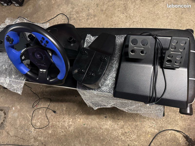 Logitech Driving Force – Volant PS2 – État quasi neuf avec boîte d’origine (image 2)