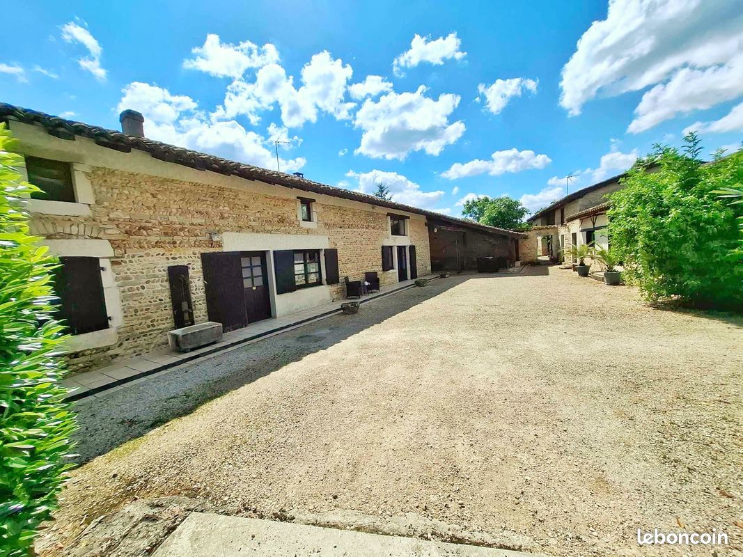 Maison 14 pièces 312 m² · à Viriat · 312 m² · 750 000 €