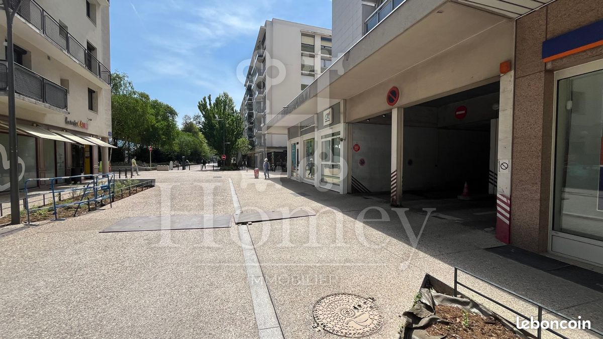 Parking 15 m² · à Annemasse · 15 m² · 87 €