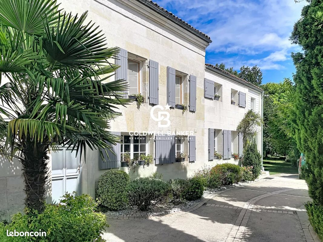 Maison 7 pièces 239 m² · à Berneuil · 239 m² · 462 000 €