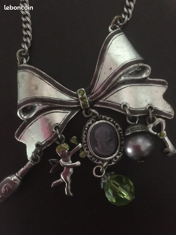 Collier à breloques (image 1)