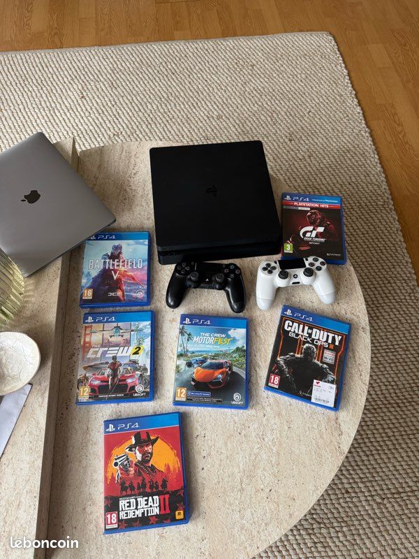 Playstation 4 slim 500 Go / 6 jeux / casque et manettes (image 1)