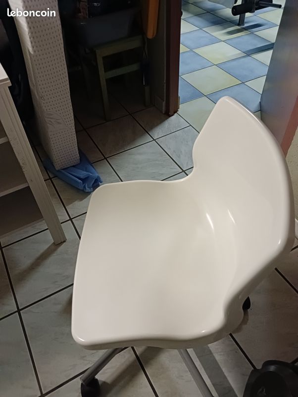 Bureau étudiant + chaise à roulettes (image 6)