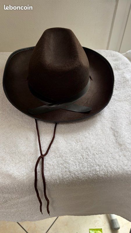 Chapeau Western Cowboy Vintage – Paille, Taille M, Bande Plumes, USA