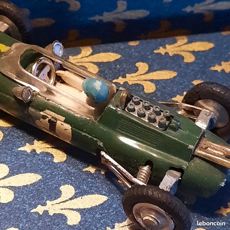 ref B6 -1/43 - CORGI TOYS - épave LOTUS CLIMAX F1 pour pièces ou à