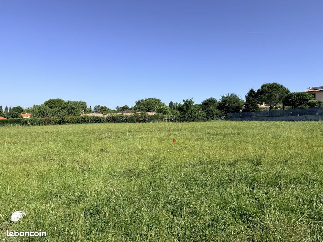 Terrain à bâtir de 636 m² à BOULOC (31) · 110 000 €