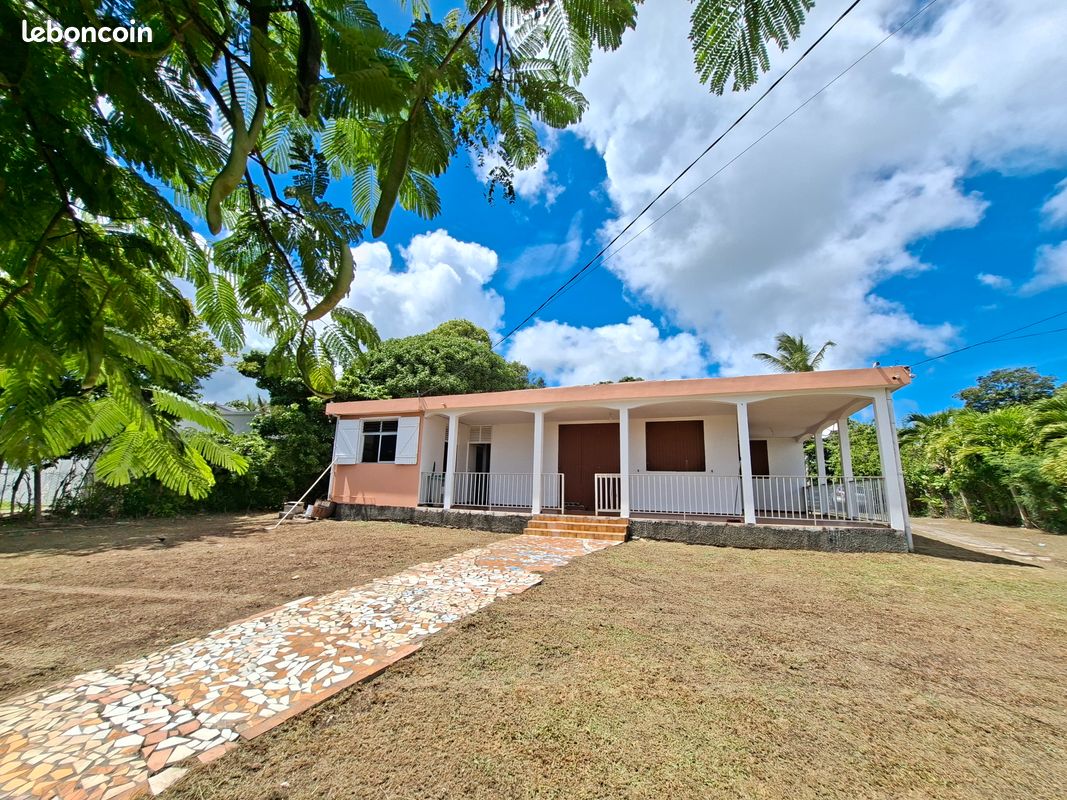 Maison 6 pièces 163 m² · au Moule · 163 m² · 270 000 €
