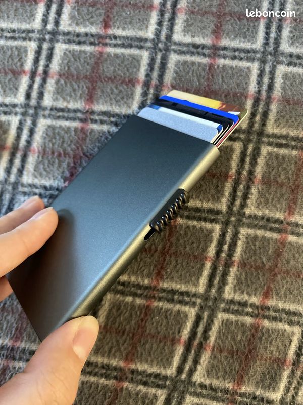 Porte-Carte de Crédit en Aluminium RFID pour Hommes à Vendre (image 1)