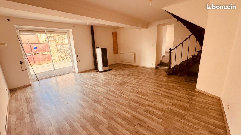 Maison 6 pièces 133 m² · à Huillé-Lézigné · 133 m² · 185 000 €