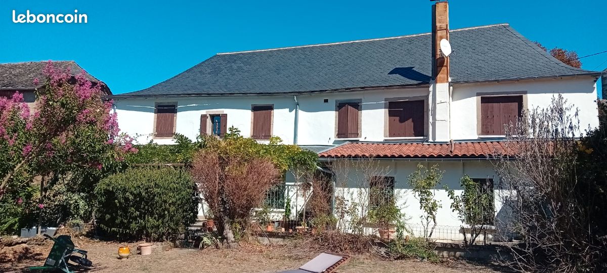 Maison 9 pièces 286 m² · à Montirat · 286 m² · 395 000 €