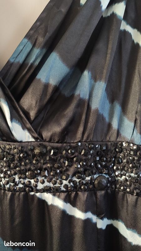 Belle robe satinée Nicholas millington taille 46/48 tons noirs bleu (image 4)