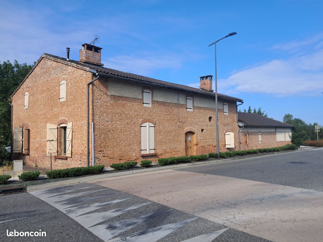 Maison 7 pièces 300 m² · à Montbartier · 300 m² · 220 000 €