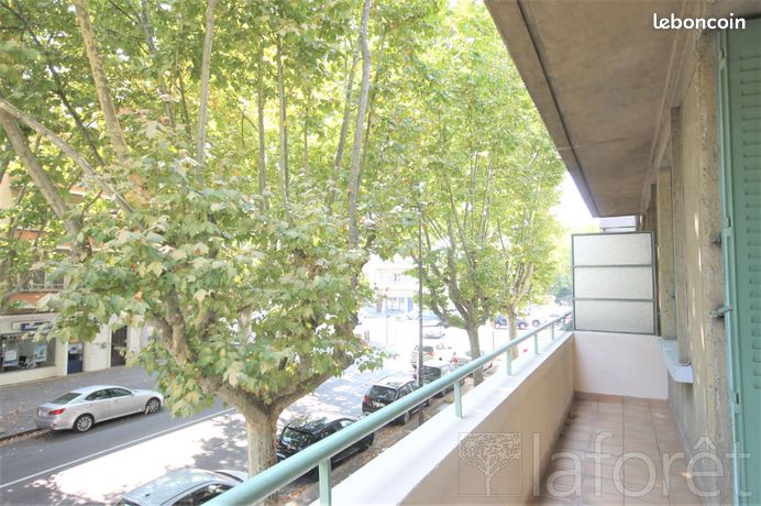 https://img.leboncoin.fr/api/v1/lbcpb1/images/ab/17/96/ab17967bbdcb3553ae62b64239ab5b3a6d1b52bf.jpg?rule=ad-image
