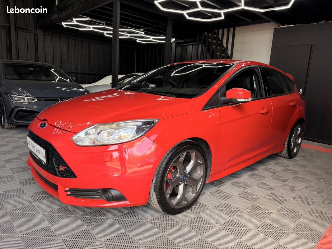 FORD FOCUS ST 2.0 SCTi EcoBoost 250 / Révisé - Pneus & Embrayage neuf (image 3)