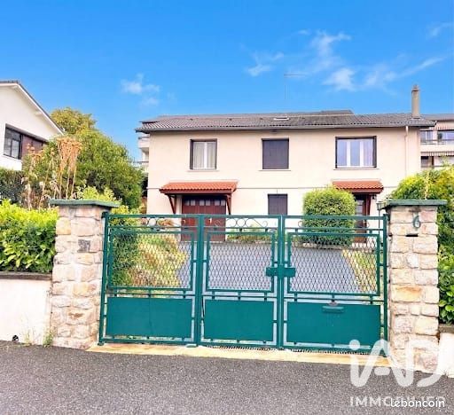 Maison 7 pièces 120 m² · à Saint-Priest-en-Jarez · 120 m² · 320 000 €