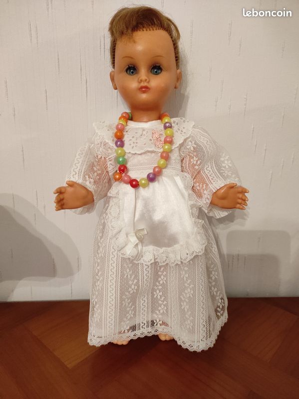 Poupée BELLA 40cm - Habillée Avec Broche - Bon état