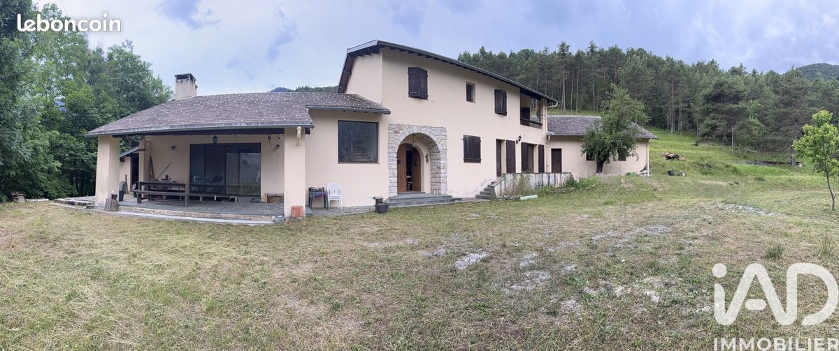 Maison 9 pièces 400 m² · à La Brigue · 400 m² · 445 000 €