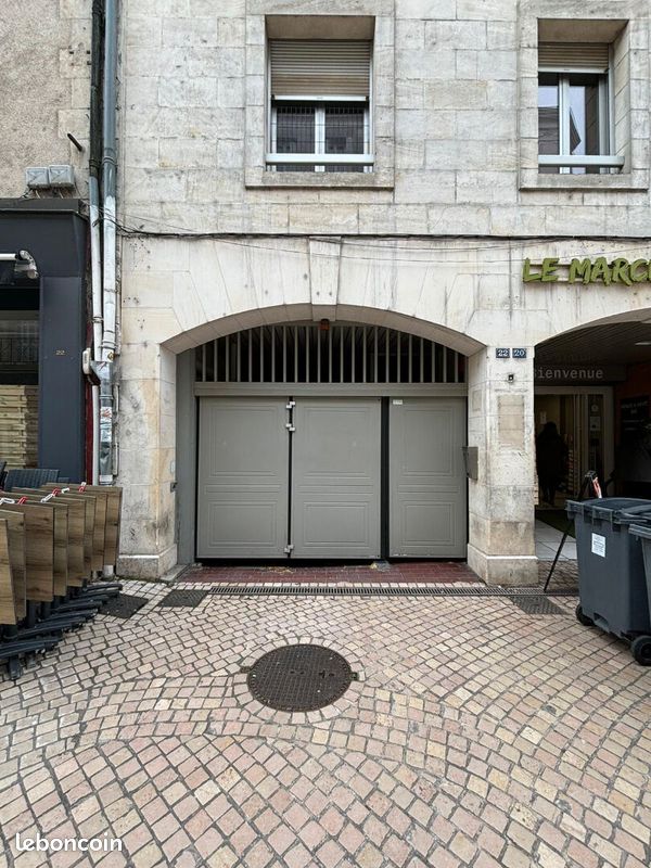 Parking/box POITIERS · 60 €/mois