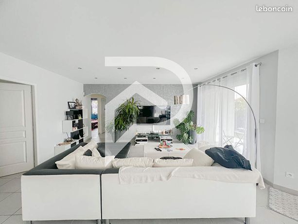 https://img.leboncoin.fr/api/v1/lbcpb1/images/ab/23/5b/ab235bfab962e3afea35e81bd0533a21e28c0ac3.jpg?rule=ad-image