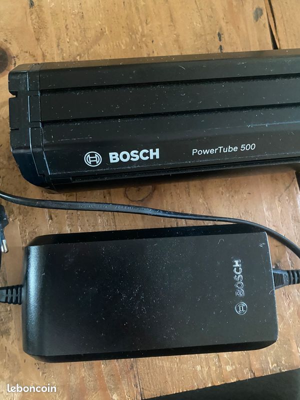 Bosch PowerTube 500 son chargeur et son chargeur (image 3)