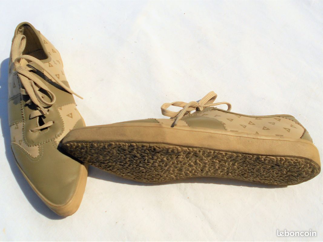 Chaussures LE COQ SPORTF p 39 cuir kaki très bon état , 10204 (image 1)