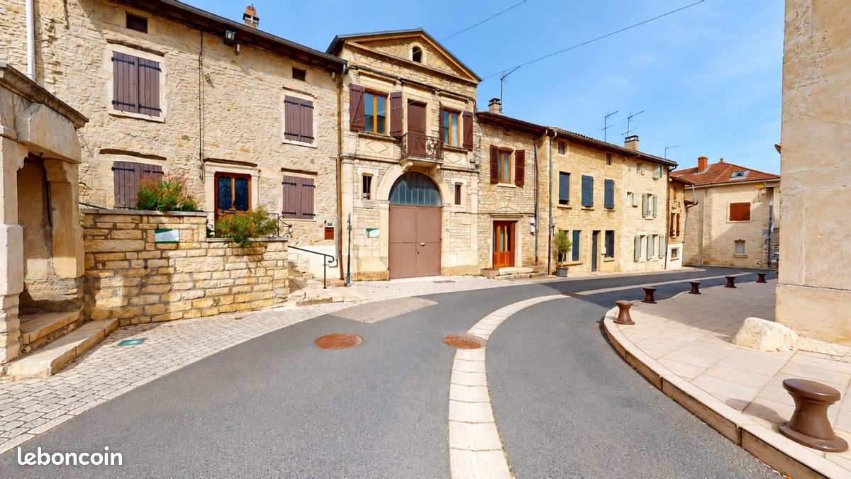 Maison 7 pièces 150 m² · à Lucenay · 150 m² · 300 000 €