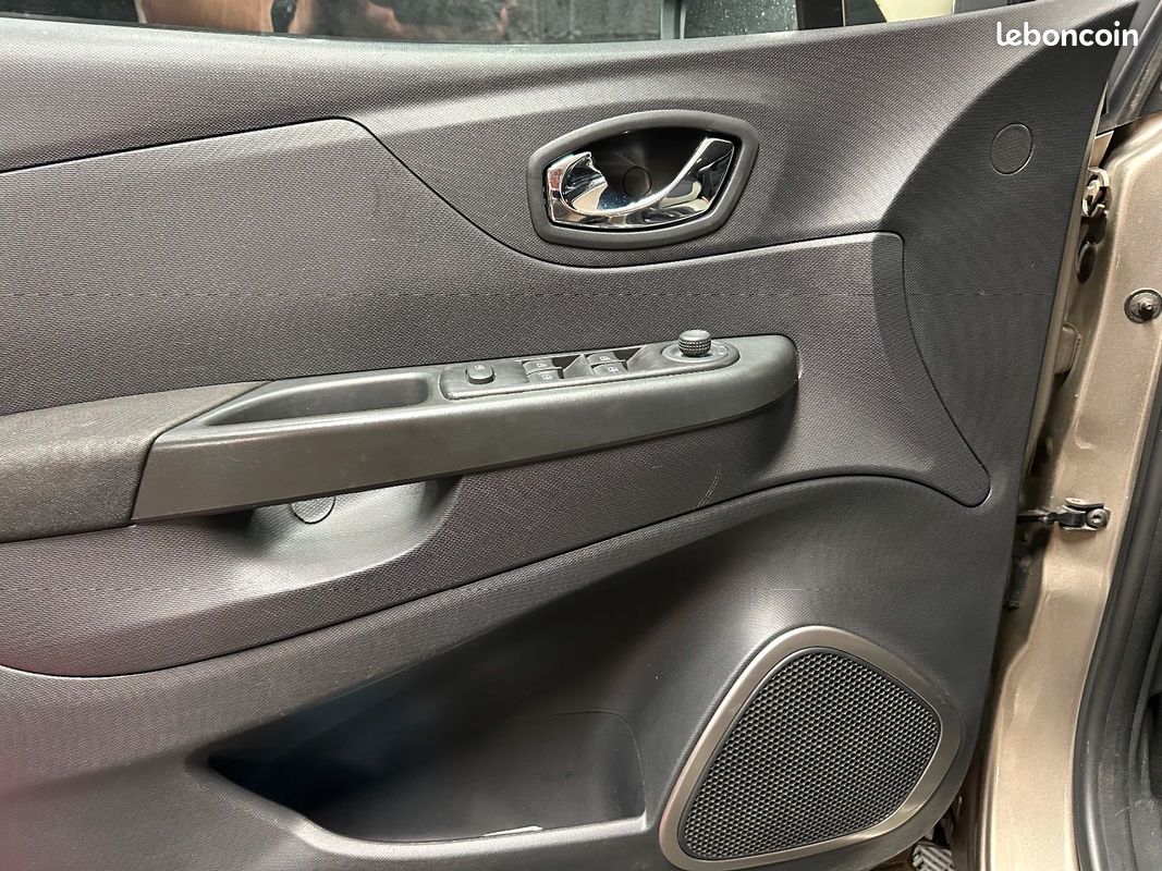 RENAULT CAPTUR dCi 90 Energy S&S eco² Zen 7580 (image 27)