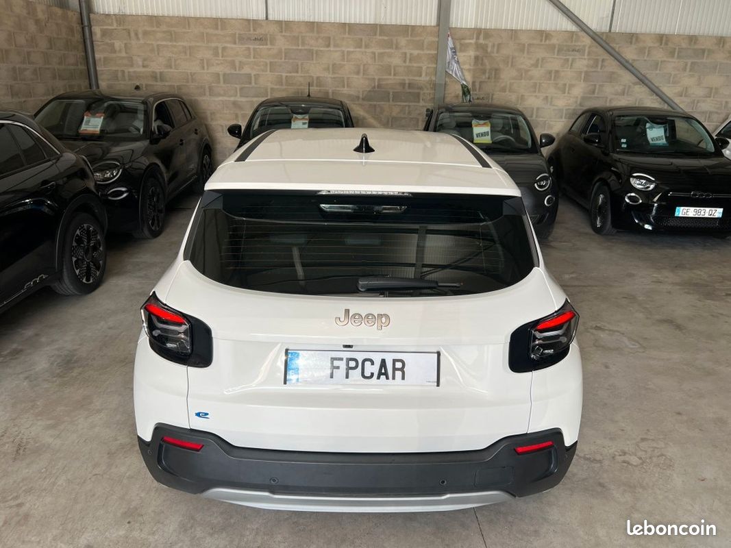 Jeep Avenger 156cv 54KWh ELECTRIQUE ALTITUDE / CAMERA DE RECUL RADARS AR / FULL LED / CARPLAY (image 12)