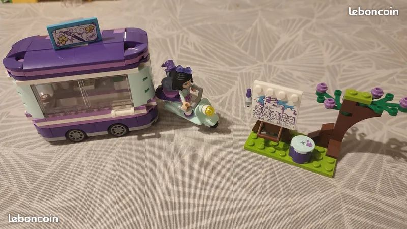 LEGO® Friends 41332 Le stand d'art d'Emma (image 3)