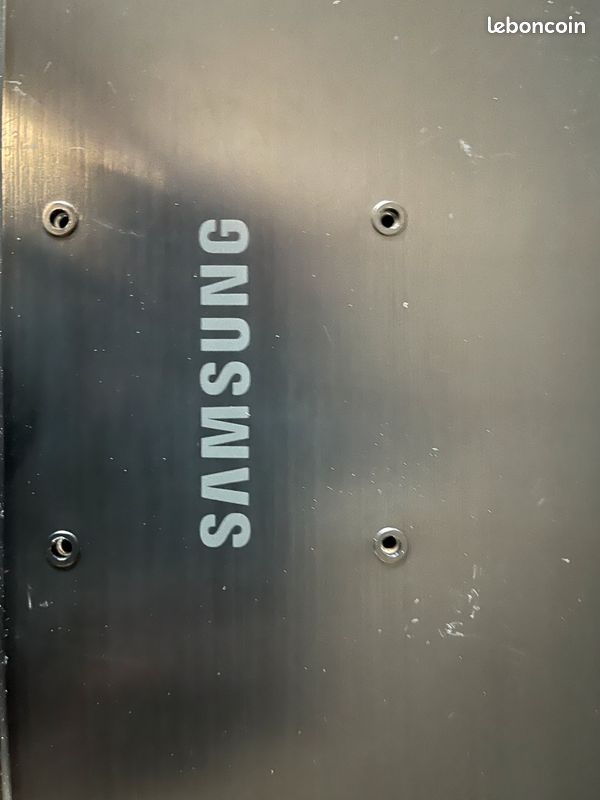 Ecran 28" 4K 1ms Freesync Samsung UE590 (image 6)