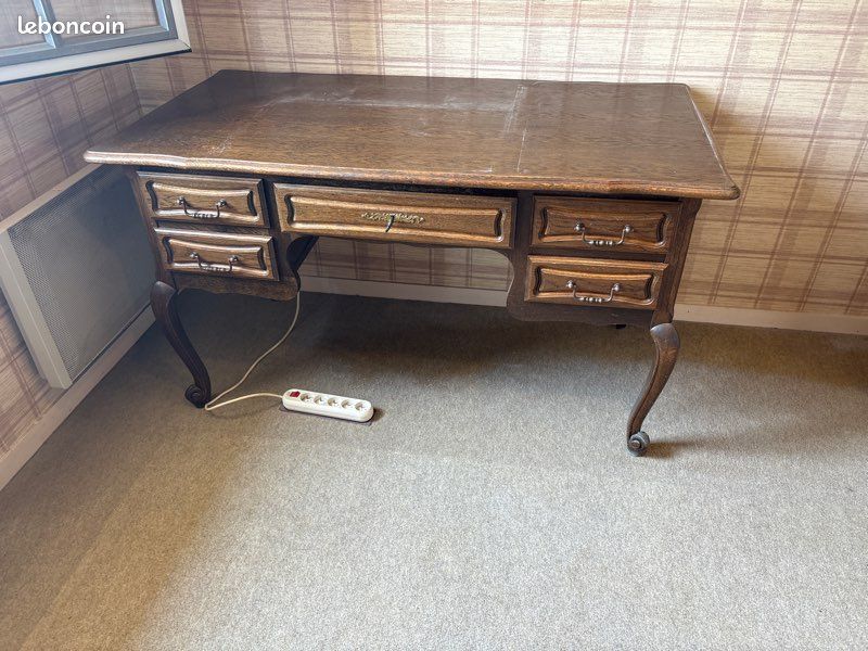 Bureau (image 1)
