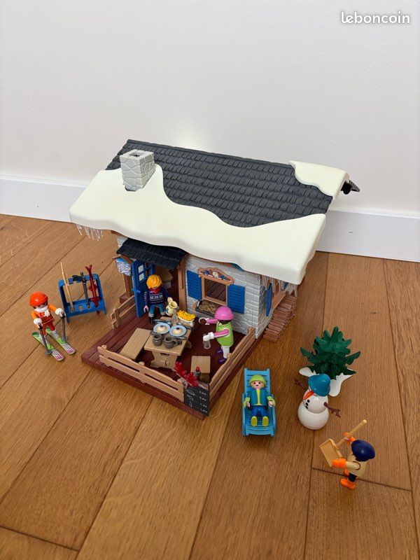 Playmobil Family Fun 9280 Chalet avec skieurs (image 2)