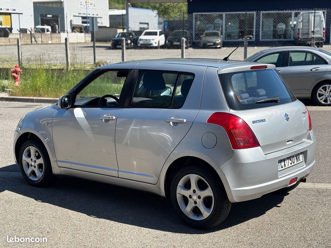 Suzuki Swift 4x4 1.3 VVT 92ch GLX 5P (image 3)