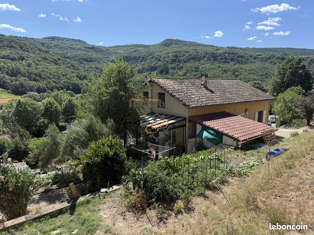 Maison 6 pièces 134 m² · à Versols-Et-Lapeyre · 134 m² · 225 000 €
