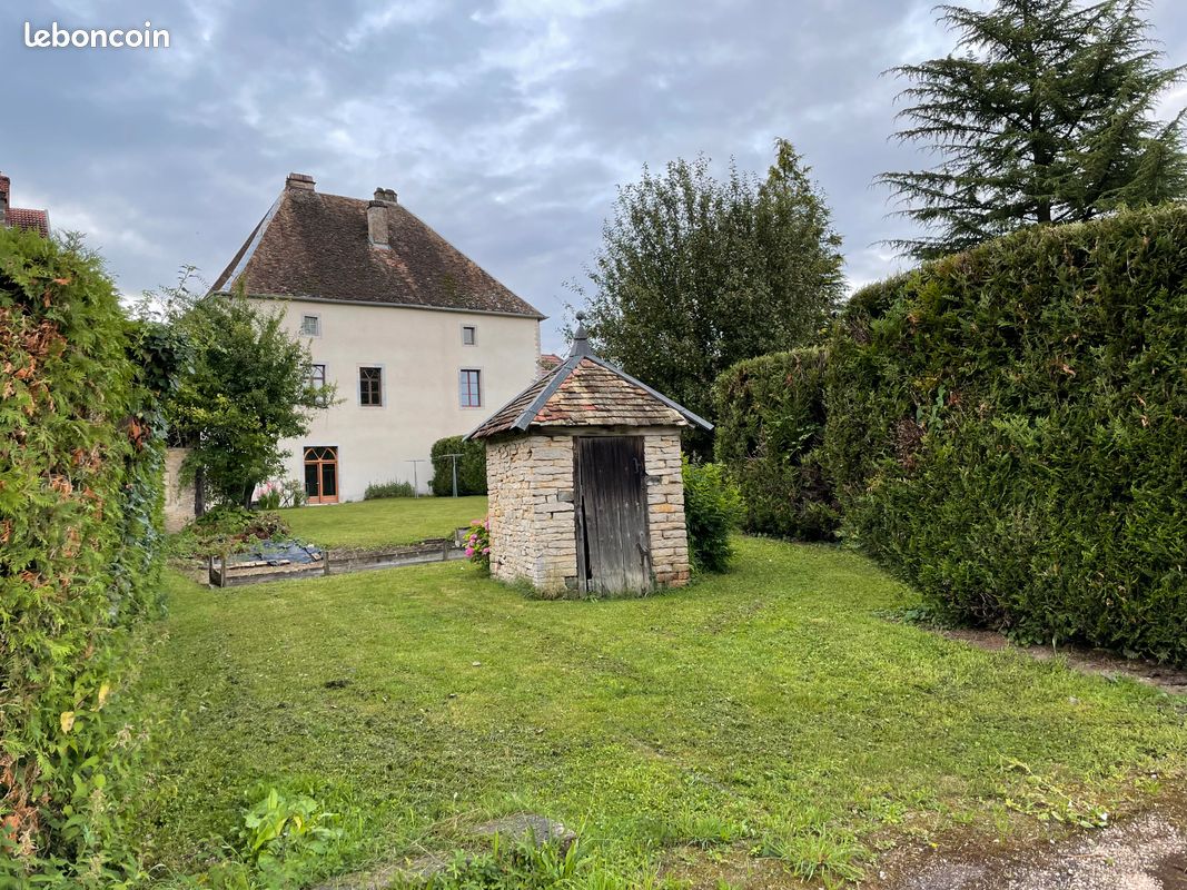 Maison 7 pièces 245 m² · à Oiselay-Et-Grachaux · 245 m² · 257 000 €