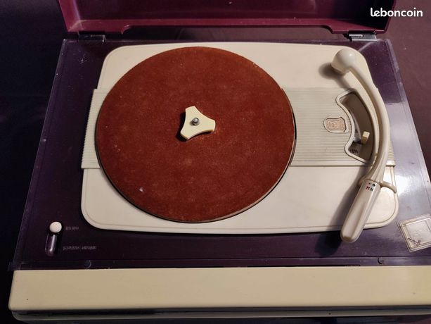 ancien poste radio/tourne-disques RADIOLA année 50
